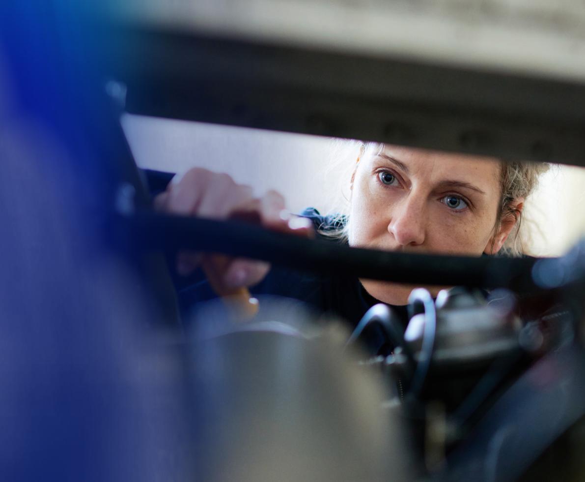 qualitair female engineer